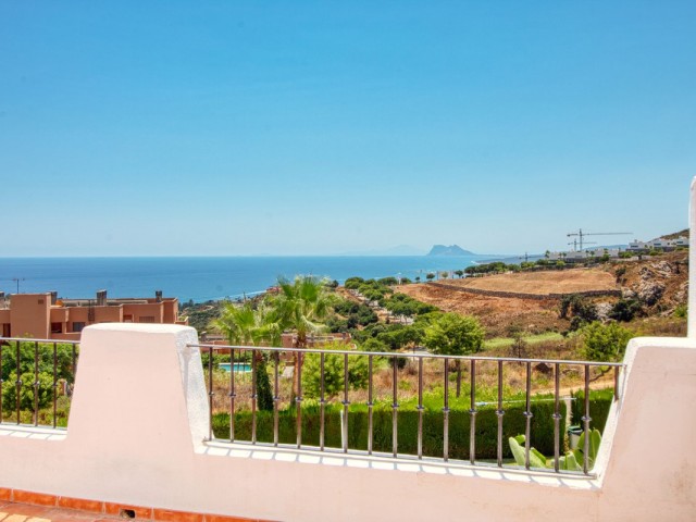 Maison mitoyenne avec 4 Chambres  à Manilva