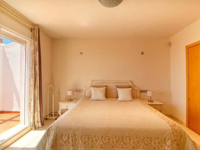 Maison mitoyenne avec 4 Chambres  à Manilva