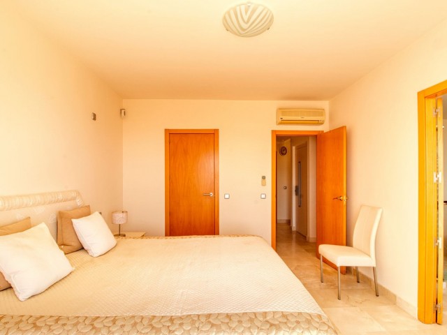 Maison mitoyenne avec 4 Chambres  à Manilva