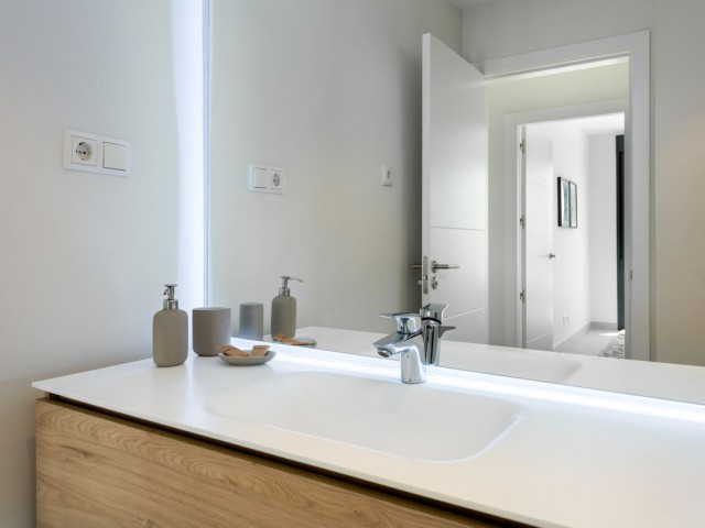 Appartement avec 3 Chambres  à Estepona