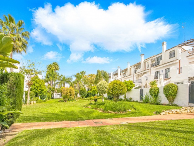 3 Slaapkamer Rijtjeshuis in Nueva Andalucía