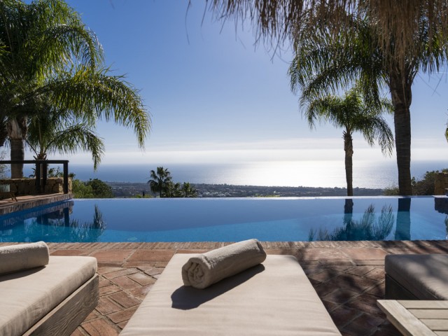 6 Bedrooms Villa in Altos de los Monteros