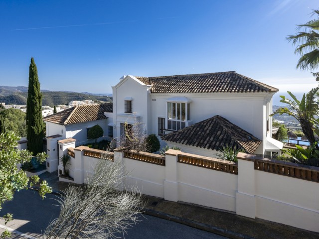 6 Bedrooms Villa in Altos de los Monteros