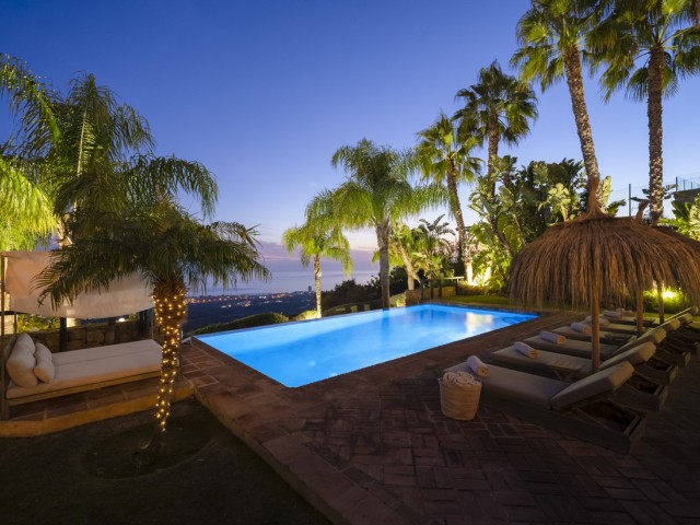 6 Bedrooms Villa in Altos de los Monteros