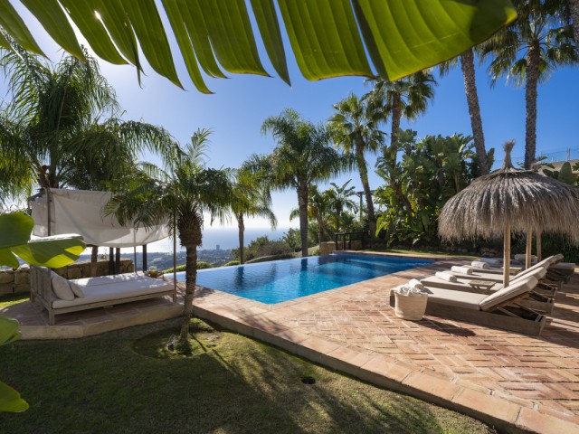 6 Bedrooms Villa in Altos de los Monteros