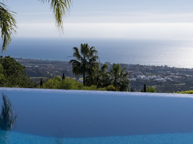 6 Bedrooms Villa in Altos de los Monteros