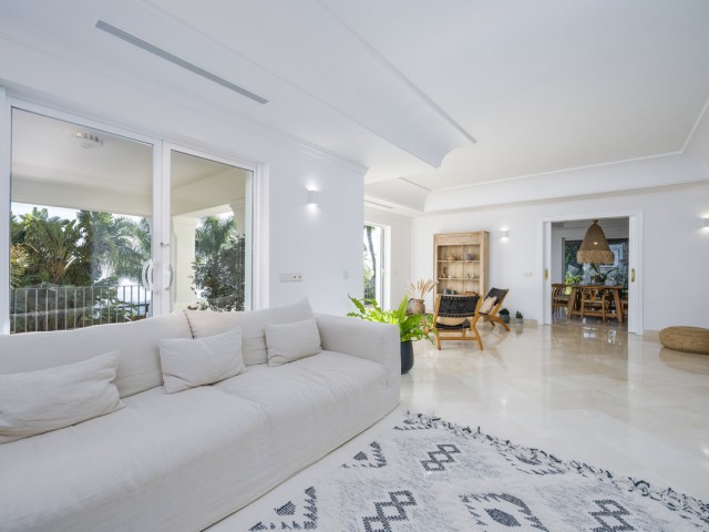 6 Bedrooms Villa in Altos de los Monteros