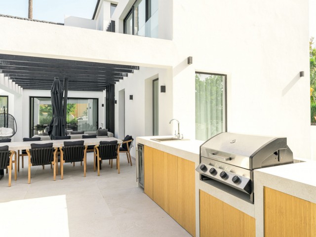 4 Schlafzimmer Villa in Nueva Andalucía