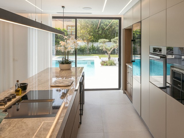 4 Schlafzimmer Villa in Nueva Andalucía