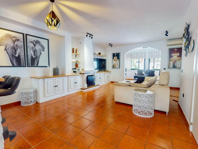 4 Bedrooms Villa in Benahavís