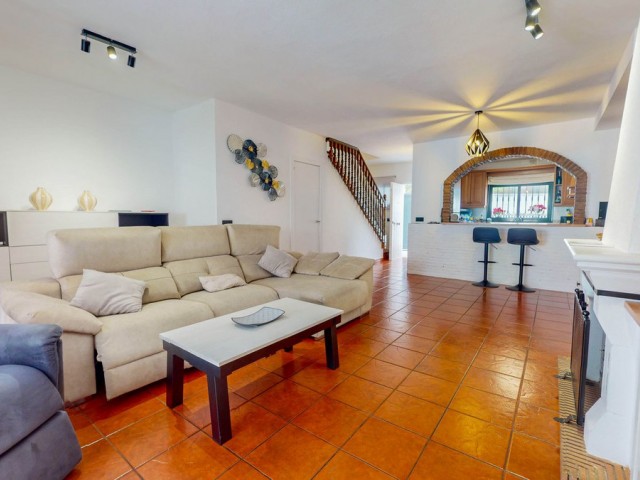 4 Bedrooms Villa in Benahavís