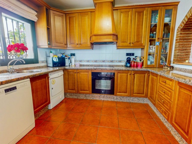4 Bedrooms Villa in Benahavís