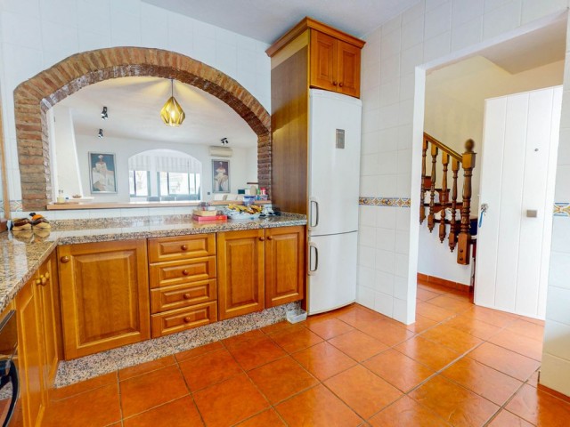 4 Bedrooms Villa in Benahavís