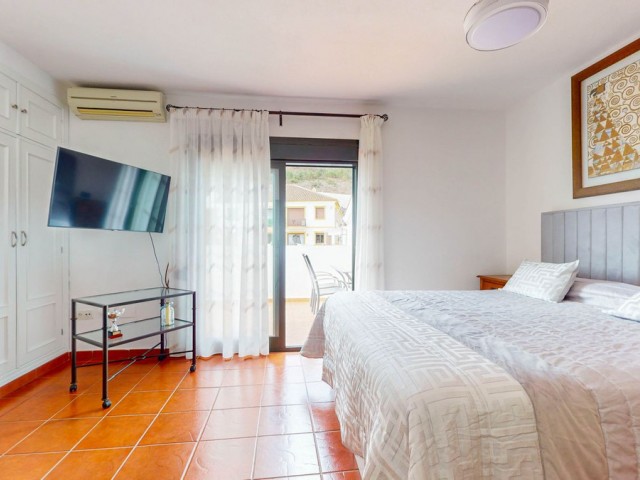 4 Bedrooms Villa in Benahavís