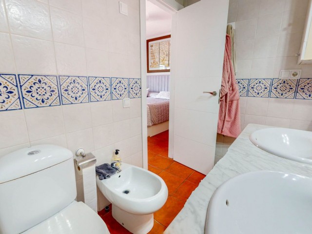 4 Bedrooms Villa in Benahavís