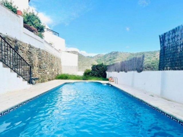 4 Bedrooms Villa in Benahavís