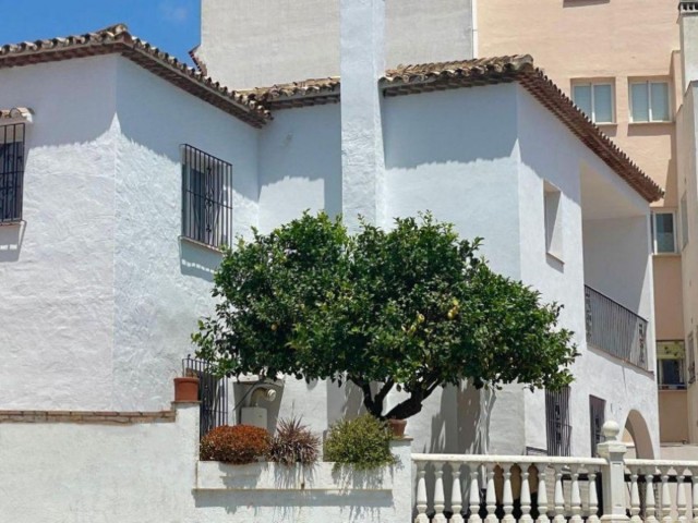 4 Bedrooms Villa in Benahavís