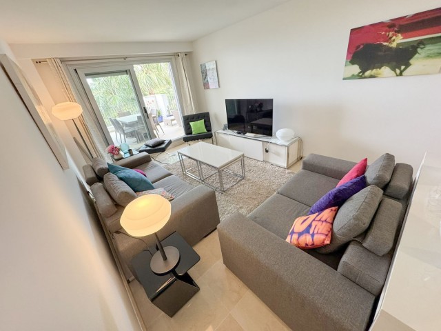 Apartamento con 3 Dormitorios  en Elviria