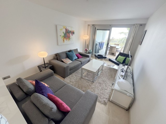 Apartamento con 3 Dormitorios  en Elviria