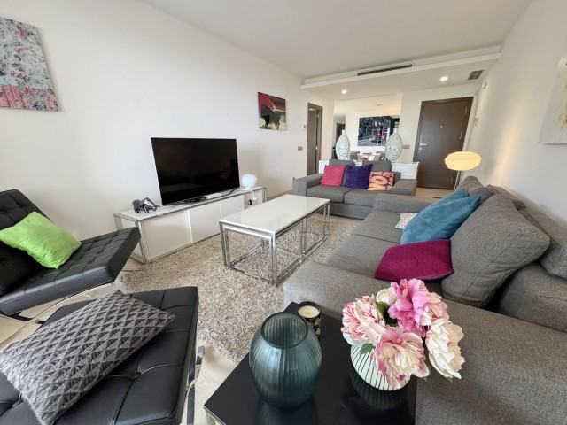 Apartamento con 3 Dormitorios  en Elviria