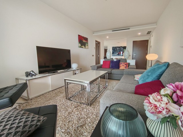 Apartamento con 3 Dormitorios  en Elviria