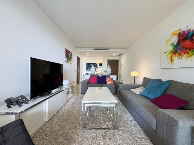 Apartamento con 3 Dormitorios  en Elviria