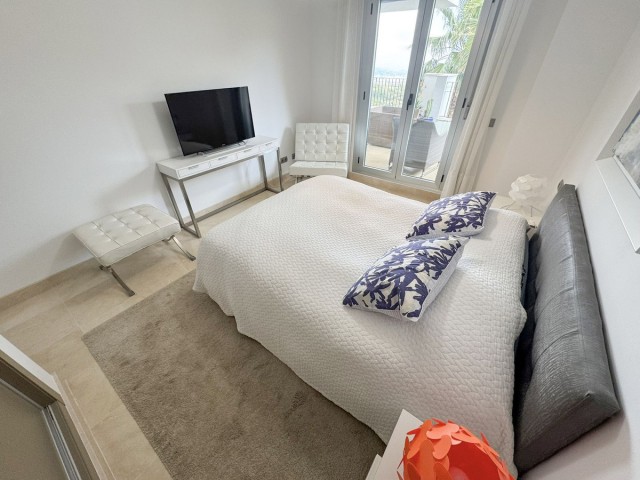 Apartamento con 3 Dormitorios  en Elviria