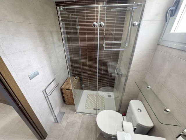 Apartamento con 3 Dormitorios  en Elviria