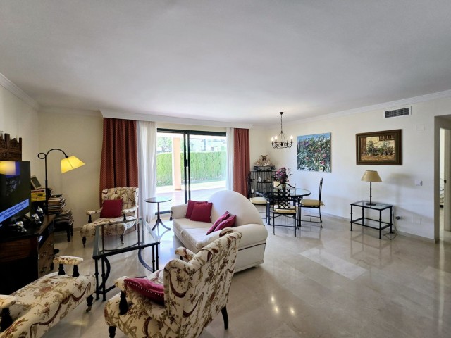 3 Bedrooms Apartment in Elviria