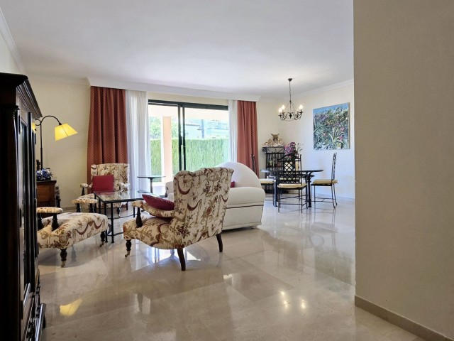 3 Bedrooms Apartment in Elviria