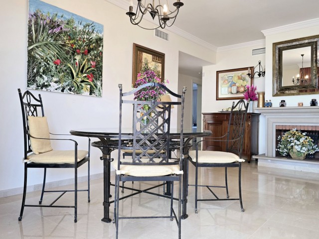 3 Bedrooms Apartment in Elviria