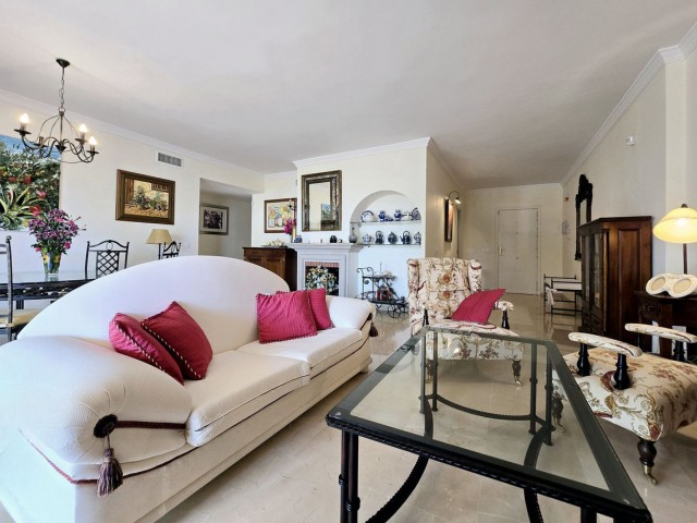 3 Bedrooms Apartment in Elviria