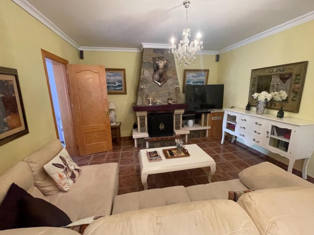 Villa avec 6 Chambres  à Estepona