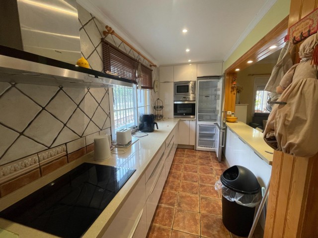 Villa avec 6 Chambres  à Estepona