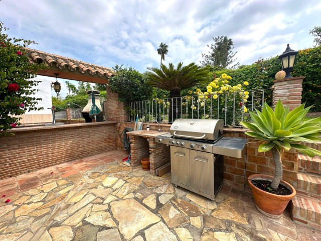 Villa avec 6 Chambres  à Estepona