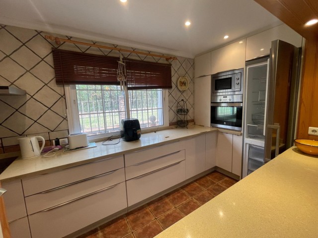 Villa avec 6 Chambres  à Estepona