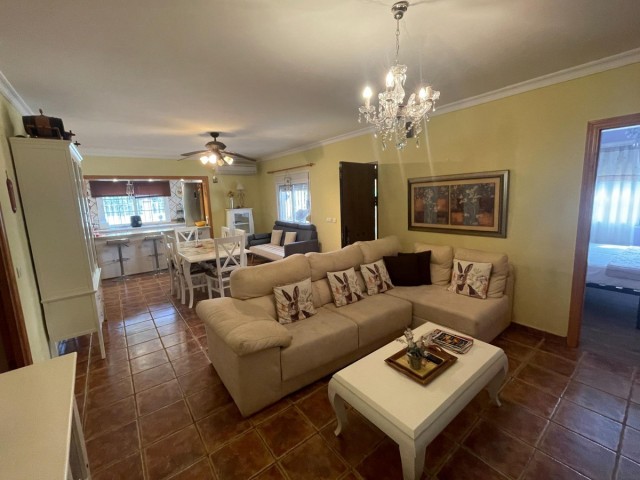 Villa avec 6 Chambres  à Estepona