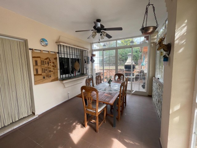 Villa avec 6 Chambres  à Estepona