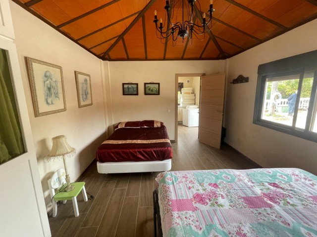 Villa avec 6 Chambres  à Estepona