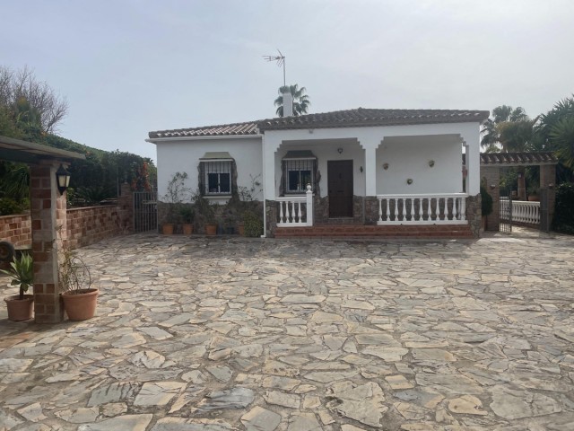 Villa avec 6 Chambres  à Estepona