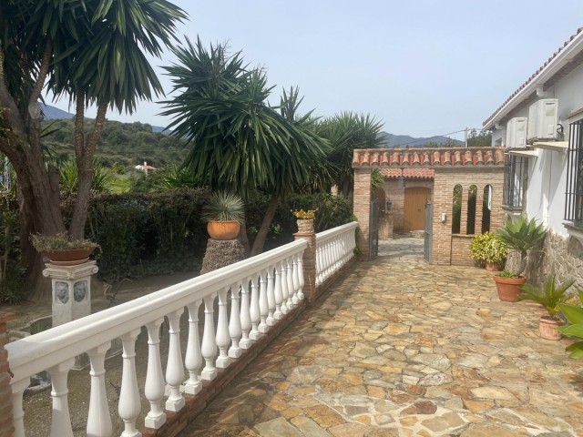 Villa avec 6 Chambres  à Estepona