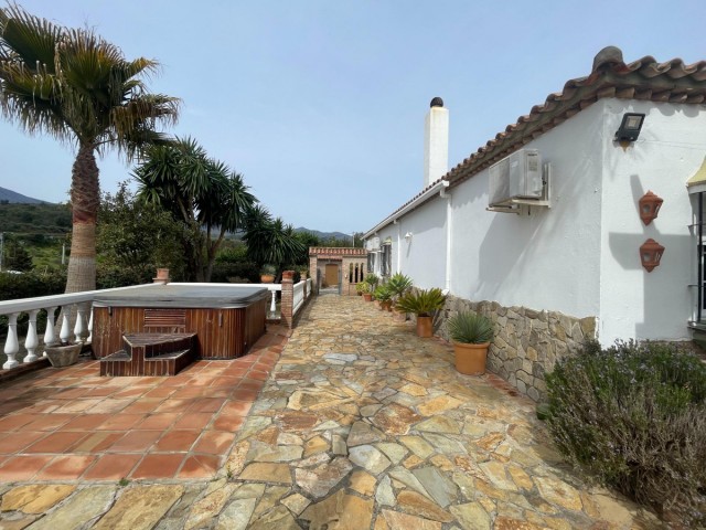 Villa avec 6 Chambres  à Estepona