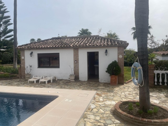 Villa avec 6 Chambres  à Estepona