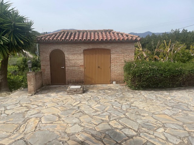 Villa avec 6 Chambres  à Estepona