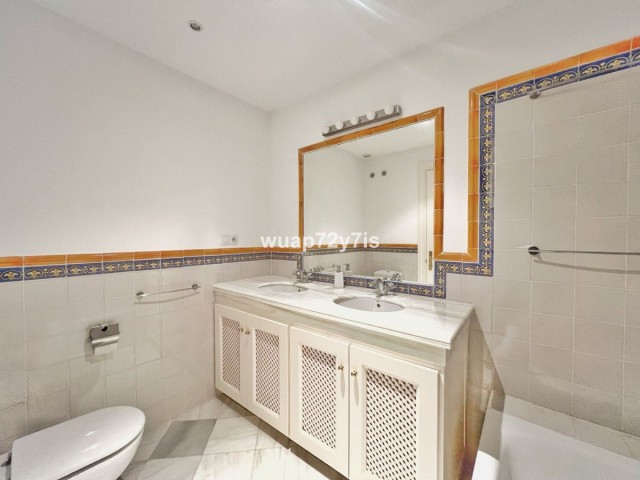 3 Bedrooms Townhouse in Benahavís