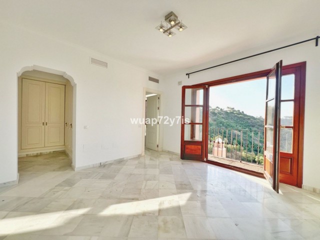 3 Bedrooms Townhouse in Benahavís