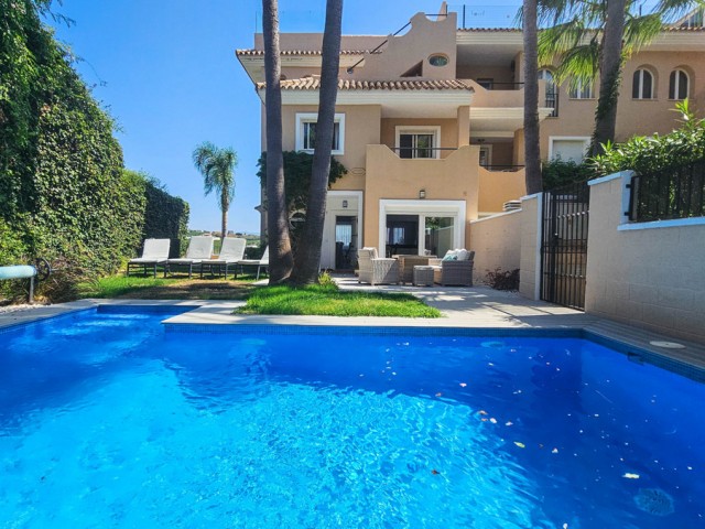 4 Bedrooms Villa in La Duquesa