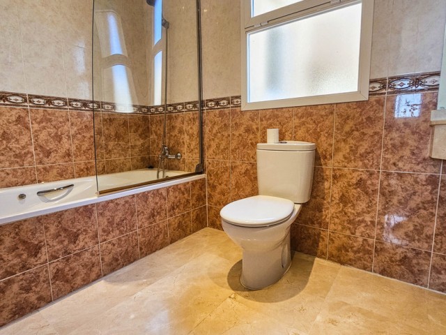 4 Bedrooms Villa in La Duquesa