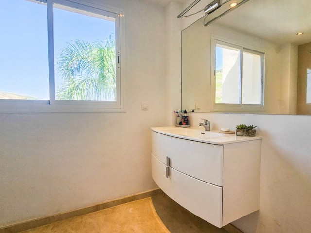 4 Bedrooms Villa in La Duquesa