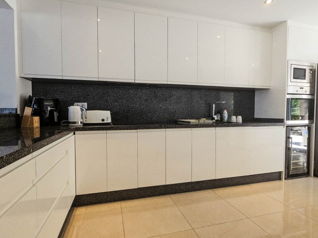 4 Makuuhuoneen Huvila La Duquesa